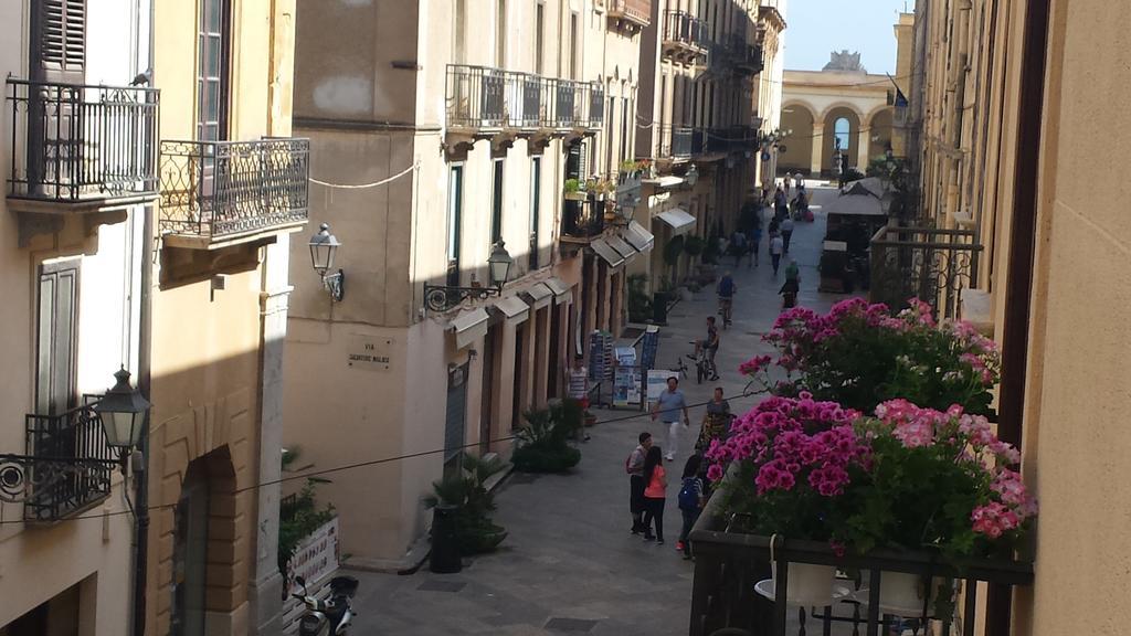 B&B Arco Dell'Orologio Trapani Extérieur photo